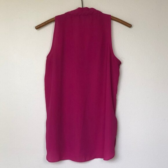 VINCE CAMUTO Fuschia Crepe V-Neck Sleeveless Top - Picture 2 of 6